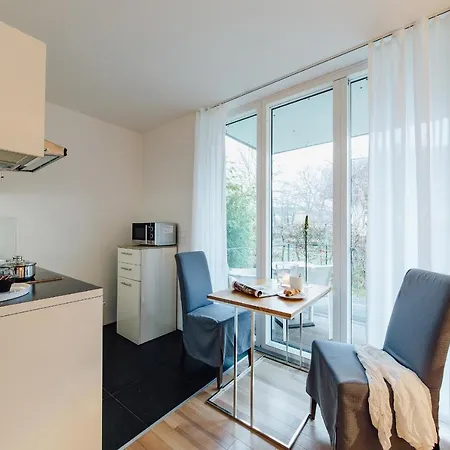 M2 Living No 6 *